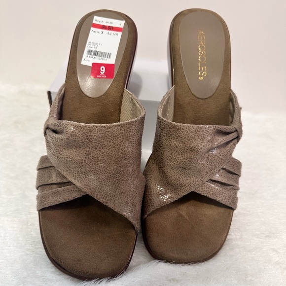 AEROSOLES Tan Wedge Sandals 🤎 - Picture 4 of 9
